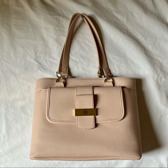 Tommy Hilfiger Handbags - Tommy Hilfiger purse